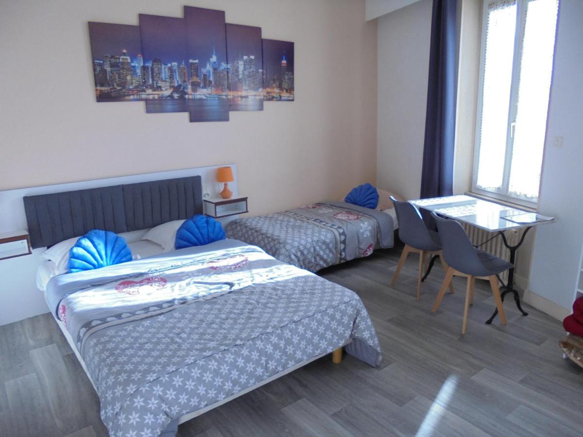 Hotel De La Gare Монлюсон Экстерьер фото